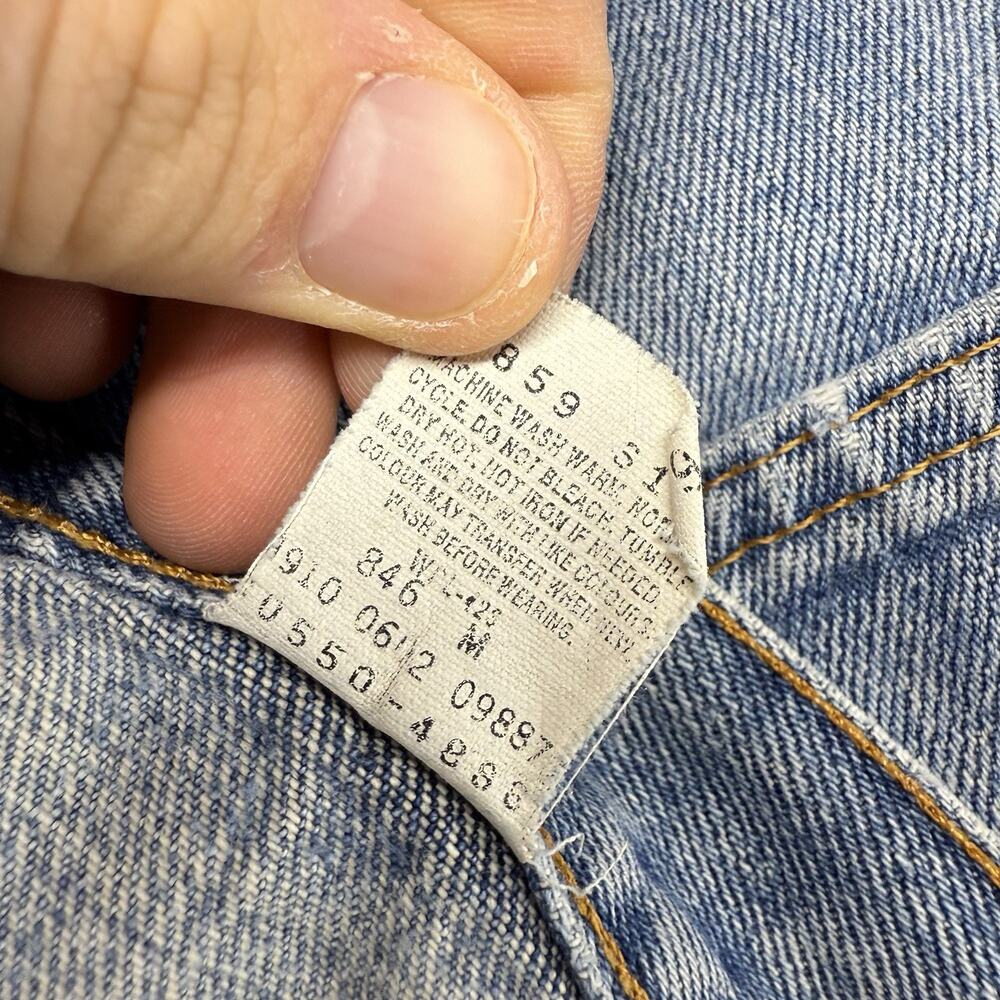 Vintage Levis Jeans Fits 36x36 Blue 550 Relaxed Canada Made 2000s Y2K Red Tab - Picture 14 of 16